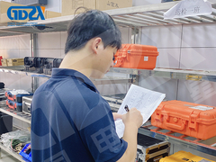 Serviços de manutenção e manutenção de equipamentos